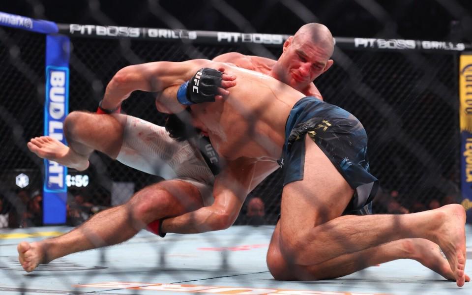 IM电竞app下载-送车臣狼王生涯首败！UFC328中量级冠军战：斯特里克兰爆冷夺冠